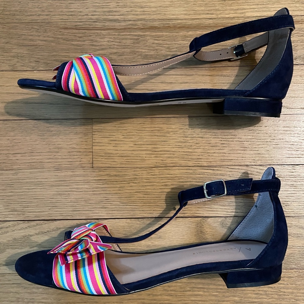 NWOT - ANTHROPOLOGIE “Elenore” Navy Blue Suede T-Strap Sandals with Bows / Sz 9 - Picture 3 of 12